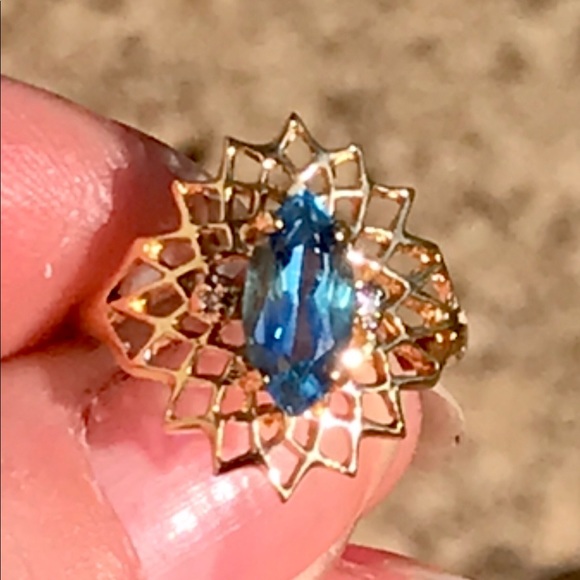 ❌❌❌SOLD❌❌❌ 10KT GENUINE BLUE TOPAZ , DIAMOND RING - Picture 10 of 15